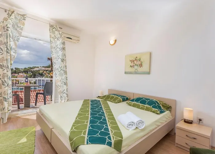 Ana 아파트 흐바르