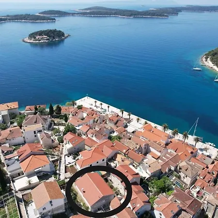 Ana Hvar Town
